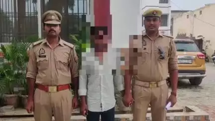 आज़मगढ़: शहर कोतवाली पुलिस ने दुष्कर्म के अभियुक्त को सब्जी मंडी चौराहे से गिरफ्तार कर चालान किया