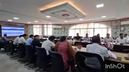जामताड़ा: धरती आबा जनमन योजना के क्रियान्वयन को लेकर समाहरणालय में बैठक, कार्यक्रम 15 जुलाई तक