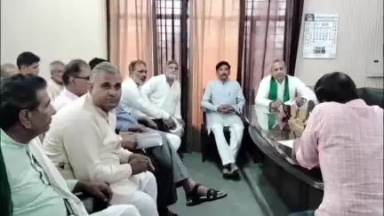 सहारनपुर: दिल्ली रोड स्थित पश्चिमी अंचल विद्युत वितरण निगम लिमिटेड के मुख्य अभियंता कार्यालय पर किसानों ने किया प्रदर्शन