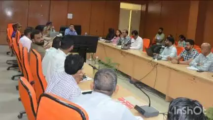 चूरू: सड़क दुर्घटनाओं पर प्रभावी नियंत्रण के लिए जिला कलक्टर ने सड़क सुरक्षा टास्क फोर्स की बैठक में दिए निर्देश