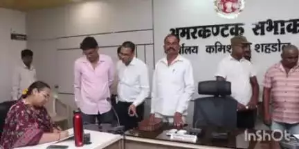 सोहागपुर: कमिश्नर कार्यालय के अमरकंटक सभागार में जनसुनवाई का हुआ आयोजन, कमिश्नर सुरभि गुप्ता ने सुनीं समस्याएँ