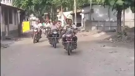 দিনহাটা ২: উত্তরবঙ্গ উন্নয়ন মন্ত্রী উদয়ন গুহর নির্দেশে দিনহাটা দুই নম্বর ব্লকের চৌধুরীহাটে বাইক মিছিল তৃণমূল কংগ্রেসের