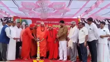 ಮಳವಳ್ಳಿ: ಪಟ್ಟಣದಲ್ಲಿ ನಡೆದ ಸುತ್ತೂರು ಮಠದ ಆದಿ ಜಗದ್ಗುರು ಶ್ರೀ ಶಿವರಾತ್ರೀಶ್ವರರ ಜಯಂತೋತ್ಸವ ಆಚರಣೆ ಕುರಿತ ಪೂರ್ವಭಾವಿ ಸಭೆ