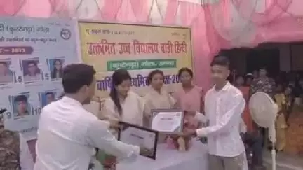 गोला: उत्क्रमित उच्च विद्यालय चाडी हिंदी के मैट्रिक पास छात्र-छात्राओं के विदाई समारोह में शामिल हुईं विधायक ममता देवी