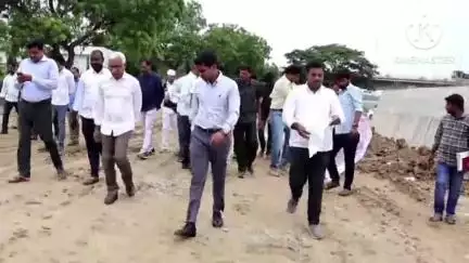 కూసుమంచి: రూరల్ మండలంలో  మున్నేరు రిటైనింగ్ వాల్ నిర్మాణ పనులు వేగవంతం చేయాలి  జిల్లా కలెక్టర్ అనుదీప్ దురిశెట్టి