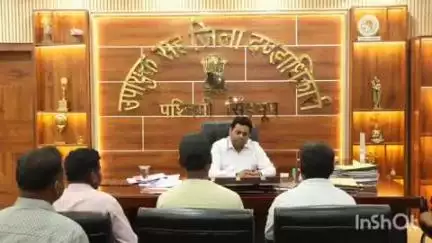 चाईबासा: समाहरणालय में उपायुक्त ने जनमानस की समस्याओं को सुना, समाधान का दिया आश्वासन