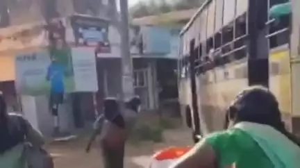 கல்குளம்: வெள்ளிகோடு பகுதியில் பெண் பயணிகளை ஏற்றாமல் சென்ற அரசு பேருந்து ஓட்டுனர்—சமூக வலைதளத்தில் வீடியோ வைரல்