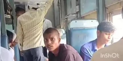 बागपत: दिल्ली-शामली-सहारनपुर रेलमार्ग पर रेलवे विभाग ने ट्रेनों में की चेकिंग, 300 यात्रियों से ₹62000 का वसूला जुर्माना