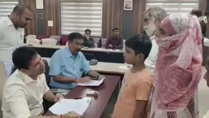 दतिया नगर: जनसुनवाई में कलेक्टर ने सुनी 139 आवेदकों की समस्याएँ, अधिकारियों को दिए निराकरण के निर्देश