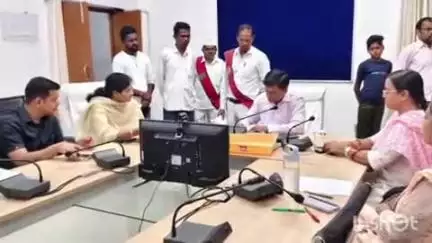 बांधवगढ़: कलेक्ट्रेट सभागार में कलेक्टर ने दूर-दराज से आए लोगों की समस्याओं के निराकरण के लिए संबंधित विभाग को निर्देश दिए