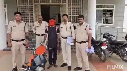 मुरैना: नाबालिग लड़की से शादी का झांसा देकर बलात्कार करने वाला आरोपी खड़ियार और घुरघान के रास्ते से गिरफ्तार, बाइक बरामद
