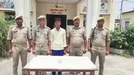 आंवला: आंवला के भमोरा में वाहन चोरी के आरोपी को गिरफ्तार किया गया, तमंचा और कारतूस बरामद