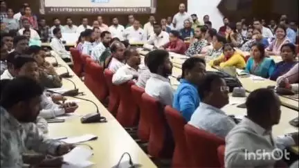 जगदलपुर: जिला कार्यालय में अधिकारियों और कर्मचारियों को ई-ऑफिस संचालन हेतु मिला प्रशिक्षण, डेटा प्रबंधन की मिलेगी सुविधा