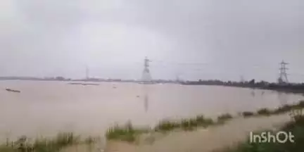 फतुहा: लोकइन नदी में उफान से फतुहा के दर्जनों गांवों के बघार में फैला पानी