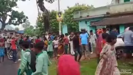 देवघर: मोहनपुर थाना क्षेत्र के भगवानपुर के पास वाहन पेड़ से टकराया, एक व्यक्ति घायल, अस्पताल में भर्ती