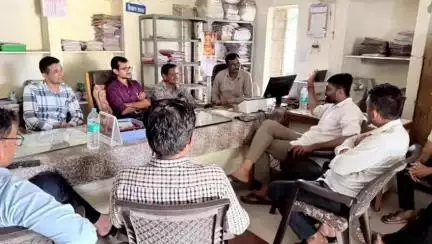 ભેસાણ: વિસાવદર તાલુકા પ્રાથમિક શિક્ષણ અધિકારીની કચેરી મુલાકાત લેતા : ગોપાલ ઈટાલીયા