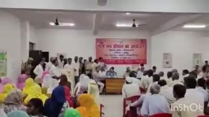 गढ़मुक्तेश्वर: ग्राम पंचायत गोहरा आलमगीरपुर में जिलाधिकारी ने जन चौपाल लगाकर ग्रामीणों की समस्याएं सुनीं
