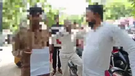 एटा: जसरथपुर क्षेत्र के एक गांव निवासी नाबालिग से दुष्कर्म की शिकायत लेकर पिता SSP कार्यालय पहुंचे, घटना तीन माह पुरानी बताई