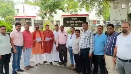 बरेली: राष्ट्रीय जागरण उद्योग व्यापार मंडल ने नवाबगंज में व्यापारी नेता से मारपीट मामले में एडीजी को ज्ञापन दिया