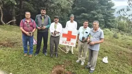 पिथौरागढ़: स्मृति वन चंडाक में देहदान की संकल्पकर्ताओं ने किया पौधारोपण