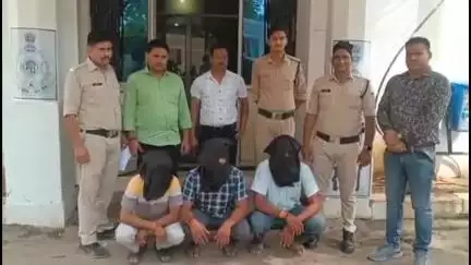 मुरैना नगर: व्यापारी से मारपीट कर ₹50 हजार मांगने वाले 3 आरोपी जौरी से गिरफ्तार, एक नाबालिग भी शामिल