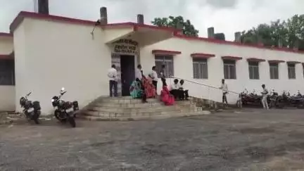 माडा: क्षेत्र के लोगों का नहीं हो रहा माडा तहसील में समाधान कई दिनों से लोग लग रहे हैं तहसील कार्यालय का चक्कर। #Jan samasya