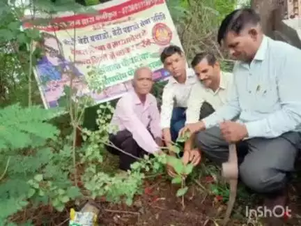 देवास नगर: देवास में पर्यावरण जागरूकता की नई पहल, टेकरी पर बेलपत्र रोपण से अभियान शुरू