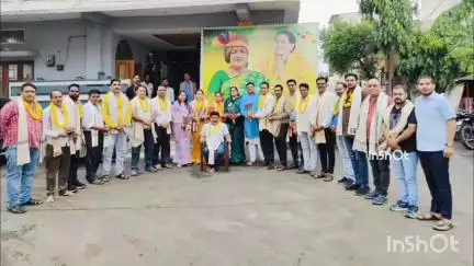 होशंगाबाद नगर: नर्मदापुरम: राज्यसभा सांसद ने नवनियुक्त मंडल पदाधिकारियों से कार्यालय पर चर्चा कर दी बधाई