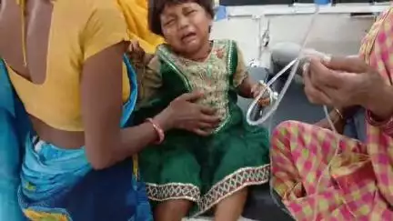 बेतिया: विषैले सांप के काटने से 2 वर्षीय मासूम बीमार, जीएमसीएच में भर्ती