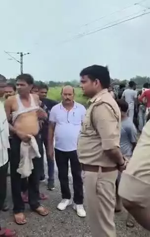 घाटमपुर: घाटमपुर में रेलवे ट्रैक पर मिला ट्रक चालक का शव, पुलिस जांच में जुटी