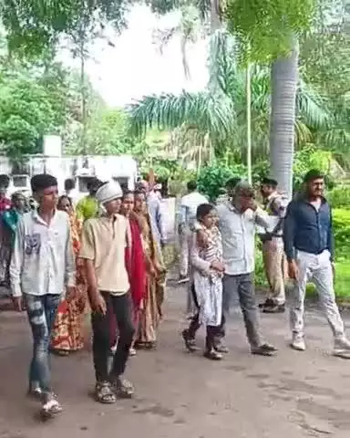 खरगौन: महेश्वर: युवक आत्महत्या मामले में परिजनों ने एसपी को धमकाने का ऑडियो सौंपा