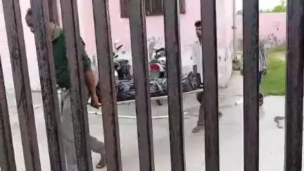 सीतापुर: बरुहा गांव में हैंडपंप पर गिरने से घायल महिला की हुई मौत, मायके वालों की शिकायत पर पुलिस ने कराया पोस्टमार्टम
