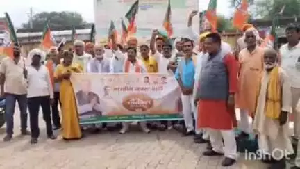 कांडी: कांडी प्रखंड में भ्रष्टाचार के खिलाफ भाजपा का प्रदर्शन, बीडीओ को ज्ञापन सौंपा