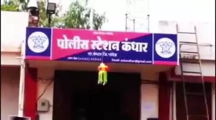 कंधार: घोडज फाटा ते घोडज तांडा जाणारे रोडवर अवैध रेतीचा हायवा व कार नायब तहसीलदारांना चकमा देऊन झाले पसार; कंधार पोलीसात गुन्हा