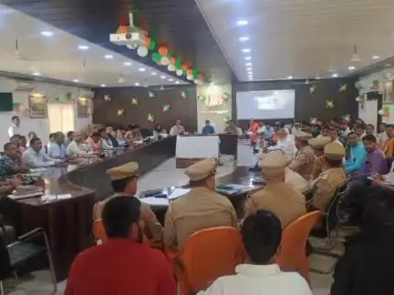 कर्वी: डीएम और एसपी की अध्यक्षता में अमावस्या मेला एवं मोहर्रम के दृष्टिगत पीस कमेटी की बैठक कलेक्ट्रेट सभागार में संपन्न