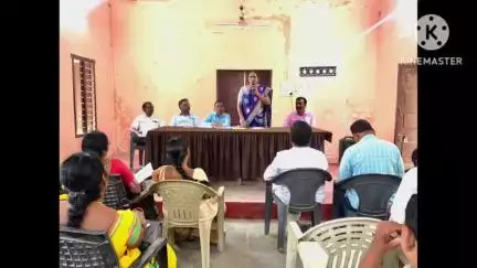 శాలిగౌరారం: మండలంలోని ఉపాధ్యాయులు, ప్రధానోపాధ్యాయులు ప్రిన్సిపళ్లతో సమీక్ష సమావేశం నిర్వహించిన ఎంపీడీవో జ్యోతిలక్ష్మి