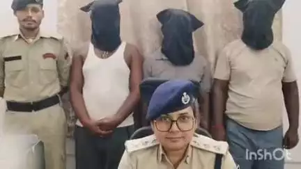 नवादा: साइबर थाना की पुलिस ने तीन साइबर अपराधियों को किया गिरफ्तार, विधि विरुद्ध एक बालक को किया गया निरुद्ध