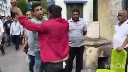 চুঁচুড়া-মগরা: হুগলি চুঁচুড়া পৌরসভায় মদ্যপ যুবকের তাণ্ডব, আটক করল পুলিশ