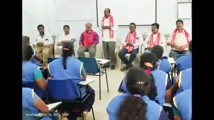 పట్టణ ప్రభుత్వ ఆసుపత్రిలో పనిచేస్తున్న పారిశుద్ధ్య కార్మికులకు రూ.26 వేల కనీస వేతనం ఇవ్వాలని ఏఐటీయూసీ నేతలు డిమాండ్‌
