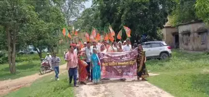 बरवाडीह: भाजपा मंडल कमेटी ने प्रखंड कार्यालय के सामने राज्य सरकार के खिलाफ किया आक्रोश प्रदर्शन