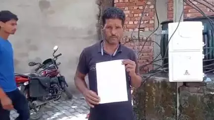 बहराइच: पंचपुरवा निवासी पीड़ित ने SP कार्यालय में भाइयों पर सम्पत्ति बेचने और पत्नी को प्रताड़ित करने का आरोप लगाते हुए की शिकायत