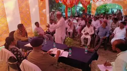 रामपुर: मंगलवार को थाना भोट परिसर में आगामी मुहर्रम को लेकर ताजियेदारों के साथ पुलिस और प्रशासन ने की बैठक
