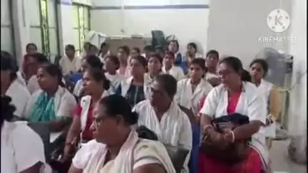 अलौली: अलौली सामुदायिक स्वास्थ्य केंद्र में एएनएम की बैठक आयोजित, टीकाकरण की समीक्षा की गई