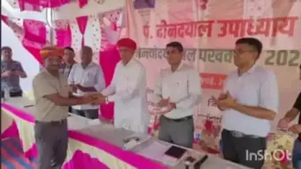 सिरोही: बालदा के पूर्व सरपंच श्रवण बंजारा ने राज्य सरकार के नाम किया श्मशान के लिए दो बीघा जमीन का दान