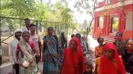 शिवपुरी नगर: गोपालपुर: सरपंच नरेश चौहान पर सेकेट्री नाथू धाकड़ ने आवास के बदले ₹10 हजार मांगने का आरोप लगाया