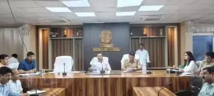 सुल्तानपुर: डीएम की अध्यक्षता में मोहर्रम, रक्षाबंधन और कांवड़ यात्रा को लेकर पीस कमेटी की बैठक आयोजित हुई