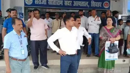 शिवहर: शिवहर डीएम ने सदर अस्पताल का औचक निरीक्षण किया, लिफ्ट और चिकित्सीय व्यवस्था देखी