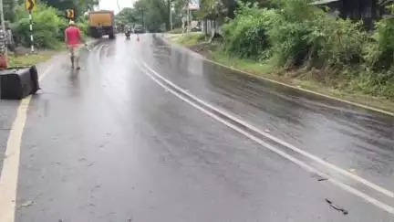 തലപ്പിള്ളി: കൽത്തൊട്ടിയിൽ ടോറസ് ലോറിക്ക് പിറകിൽ മിനി ലോറിയിടിച്ച് അപകടം, ഡീസൽ ടാങ്ക് തകർന്ന് റോഡിൽ പതിച്ചു