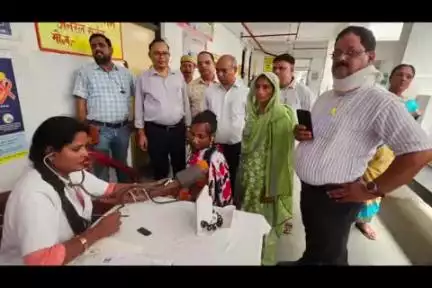 बलरामपुर: संयुक्त चिकित्सालय में प्रधानमंत्री सुरक्षित मातृत्व अभियान का सीएमओ ने किया निरीक्षण, 1192 गर्भवती महिलाओं की हुई जांच