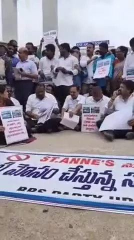 మేడ్చల్: కుషాయిగూడలో సెయింట్ ఆన్స్ స్కూల్ సీజ్ చేయాలని ధర్నా నిర్వహించిన ఎమ్మెల్యే లక్ష్మారెడ్డి